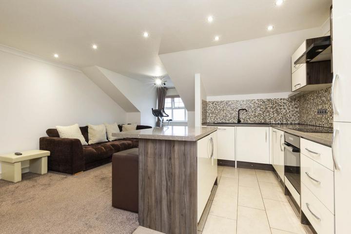 Located within a well kept purpose built building and close to amenities  Osier Crescent, Muswell Hill